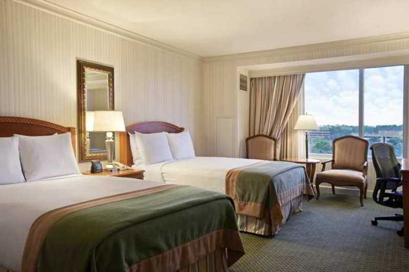 Hilton Mclean Tysons Corner Hotel Room photo